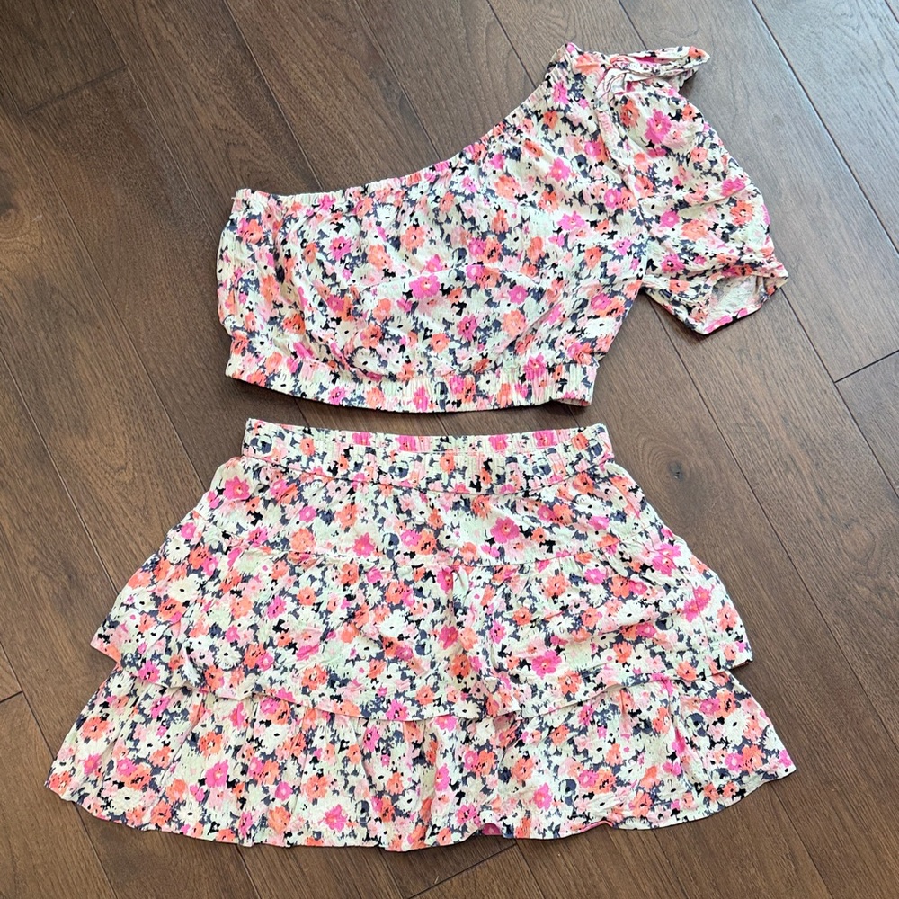 Universal Thread Floral Off-Shoulder Top and Skirt Set Medium - C10-014